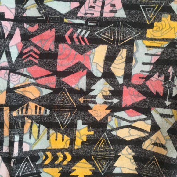 LuLaRoe Tops - ✨SALE✨ LuLaRoe Lynnae